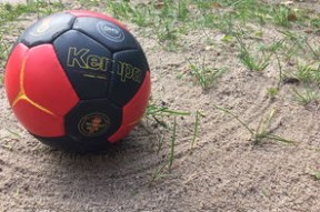 英超球队基于运动表现数据调整赛中体能分配策略，英超球队规则