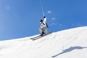 男子200蝶美队实现包揽